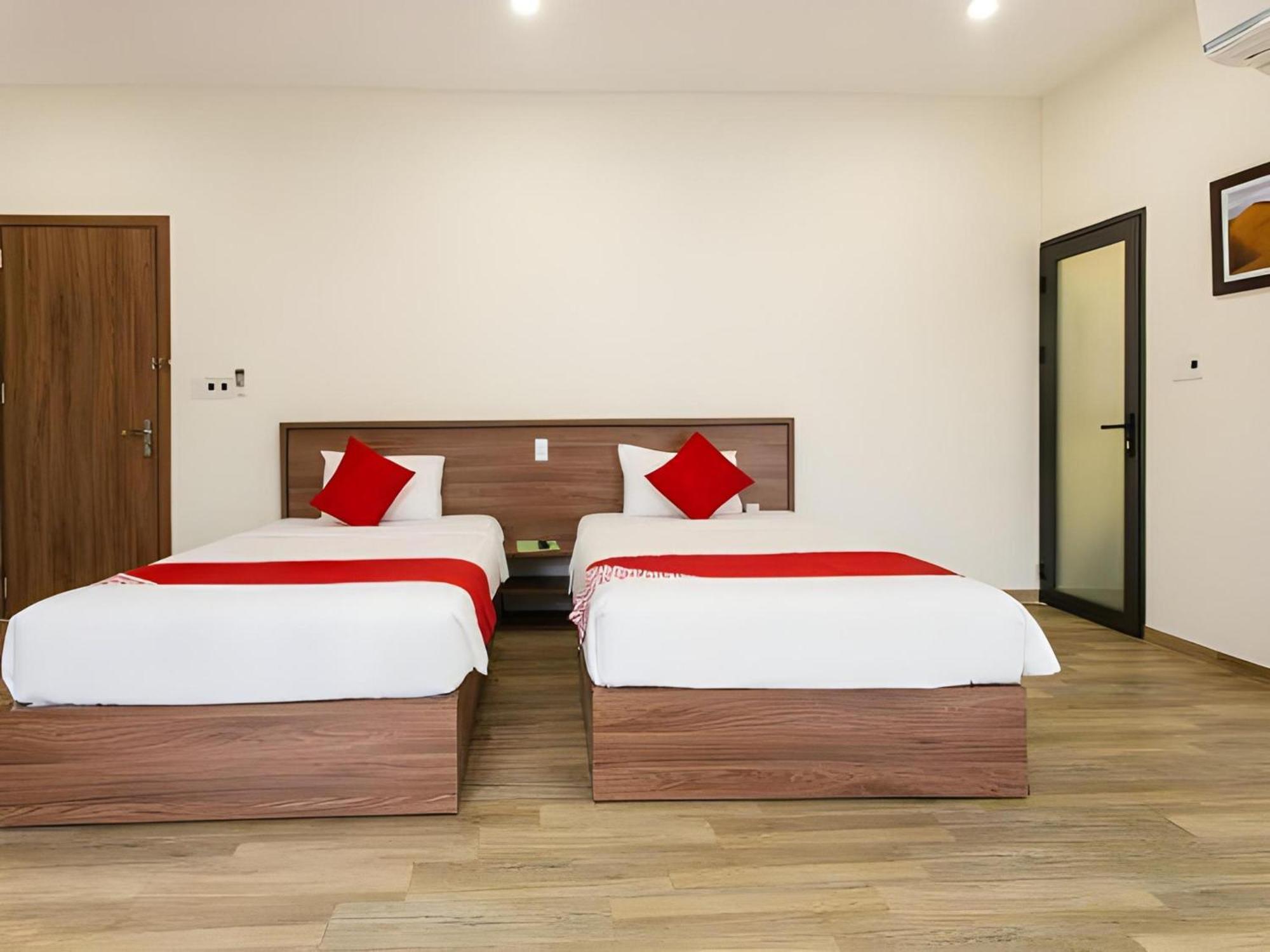 Oyo 91065 Hotel De Anjung Muadzam Shah Zewnętrze zdjęcie