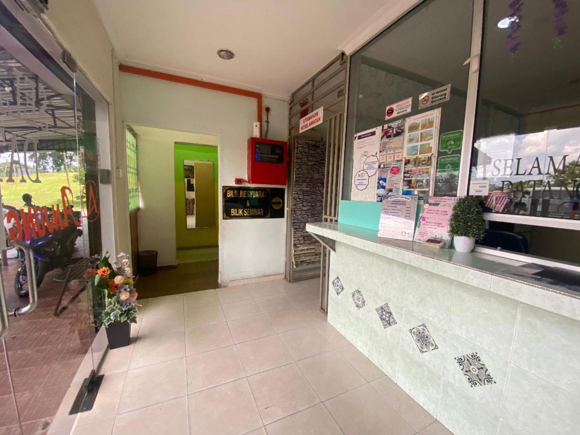 Oyo 91065 Hotel De Anjung Muadzam Shah Zewnętrze zdjęcie